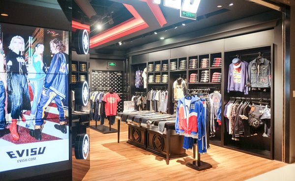 服裝店裝修哪家好，專業(yè)服裝店裝修設(shè)計